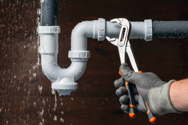 Professional Emergency Plumber technician working in Crandall, TX